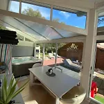 à 1,7km,golf à 900m,jacuzzi ,wifi,bbq *