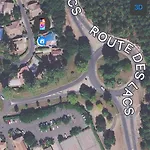 à 1,7km,golf à 900m,jacuzzi ,wifi,bbq Villa