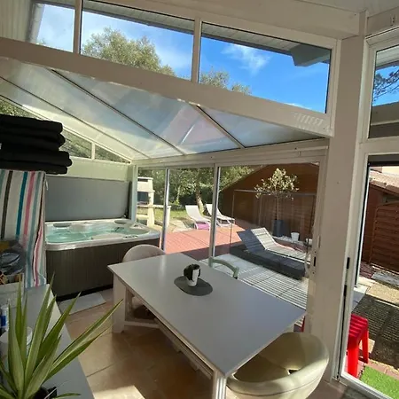 A 1,7km,golf A 900m,jacuzzi ,wifi,bbq *