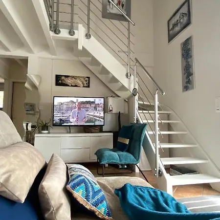 Villa A 1,7km,golf A 900m,jacuzzi ,wifi,bbq