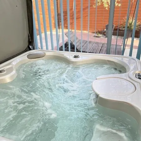 A 1,7km,golf A 900m,jacuzzi ,wifi,bbq