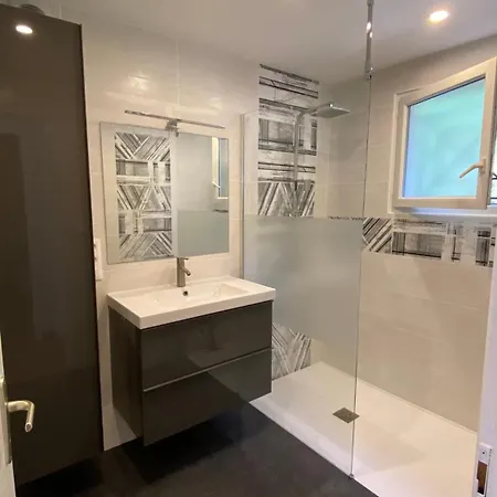 A 1,7km,golf A 900m,jacuzzi ,wifi,bbq Villa