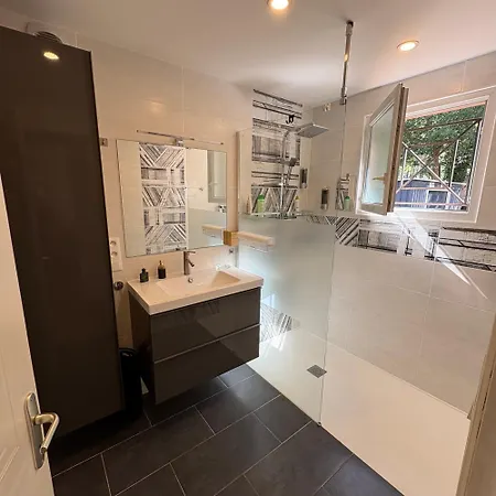 Villa A 1,7km,golf A 900m,jacuzzi ,wifi,bbq