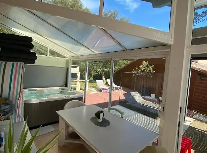 à 1,7km,golf à 900m,jacuzzi ,wifi,bbq *