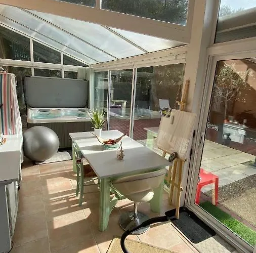 Villa à 1,7km,golf à 900m,jacuzzi ,wifi,bbq