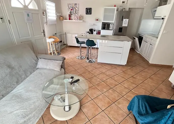 Villa à 1,7km,golf à 900m,jacuzzi ,wifi,bbq *