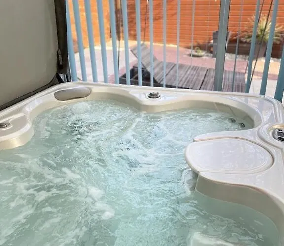 à 1,7km,golf à 900m,jacuzzi ,wifi,bbq