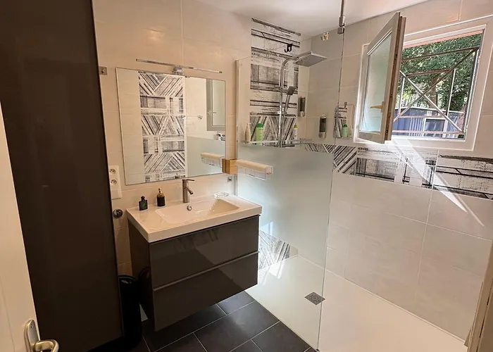 Villa à 1,7km,golf à 900m,jacuzzi ,wifi,bbq