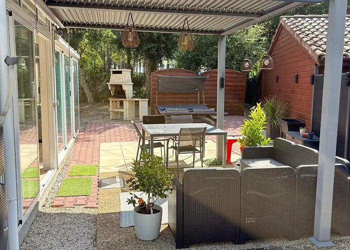 à 1,7km,golf à 900m,jacuzzi ,wifi,bbq Villa Soustons